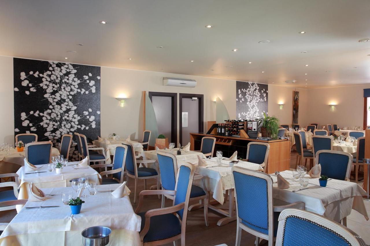 Hotel Logis Le Luth Mirecourt Exterior foto